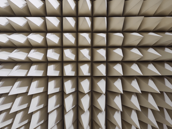 Широкополосный радиопоглощающий материал пирамидального и плоского типа Широкополосный радиопоглощающий материал пирамидального и плоского типа